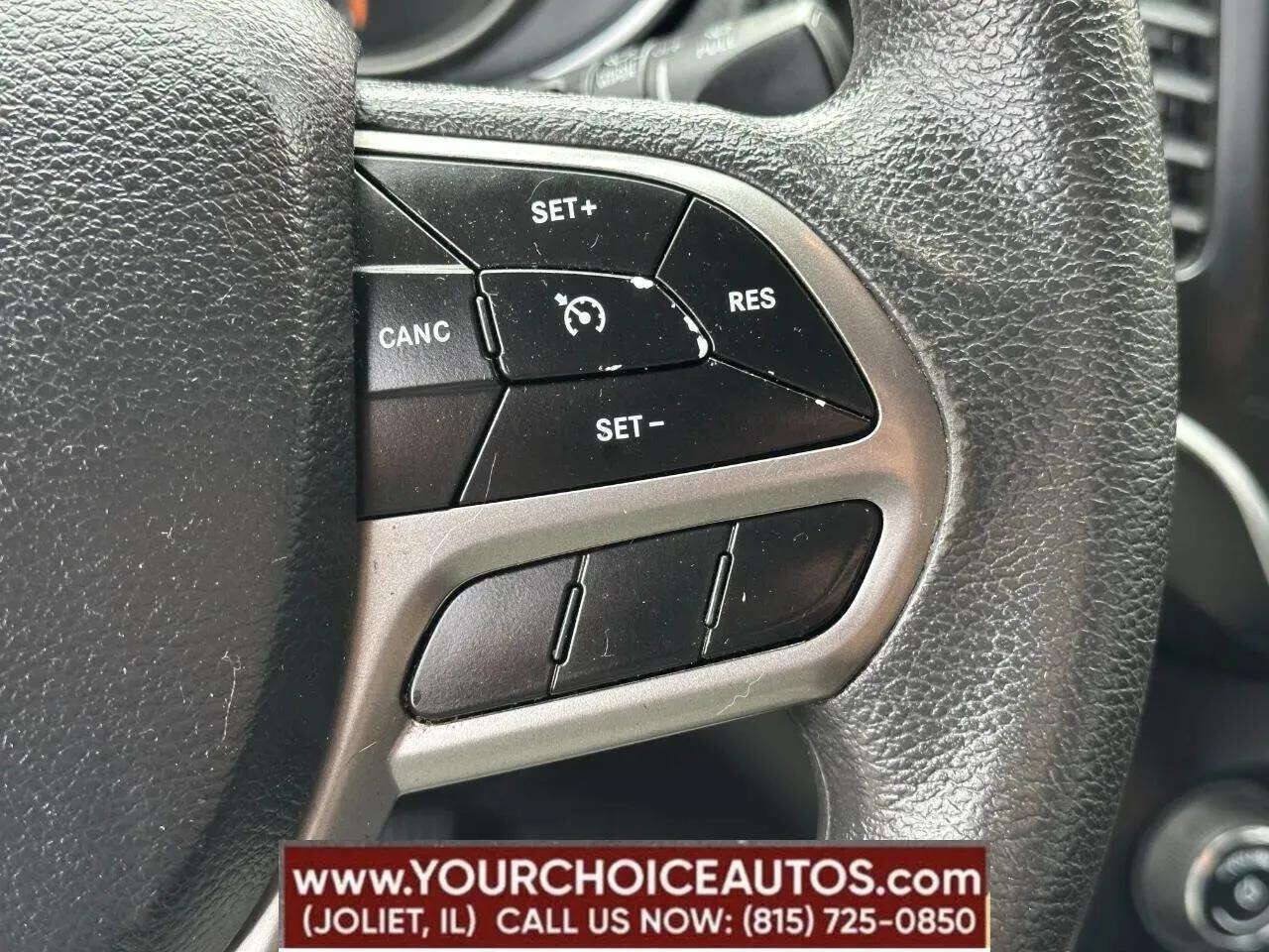 Used 2019 Jeep Cherokee Latitude w/ Popular Appearance Group AWD/4WD image 9