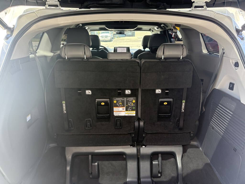 Used 2021 Toyota Sienna Limited FWD image 30