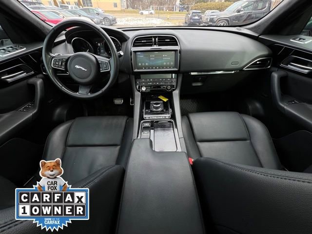 Used 2019 Jaguar F-PACE Premium image 2