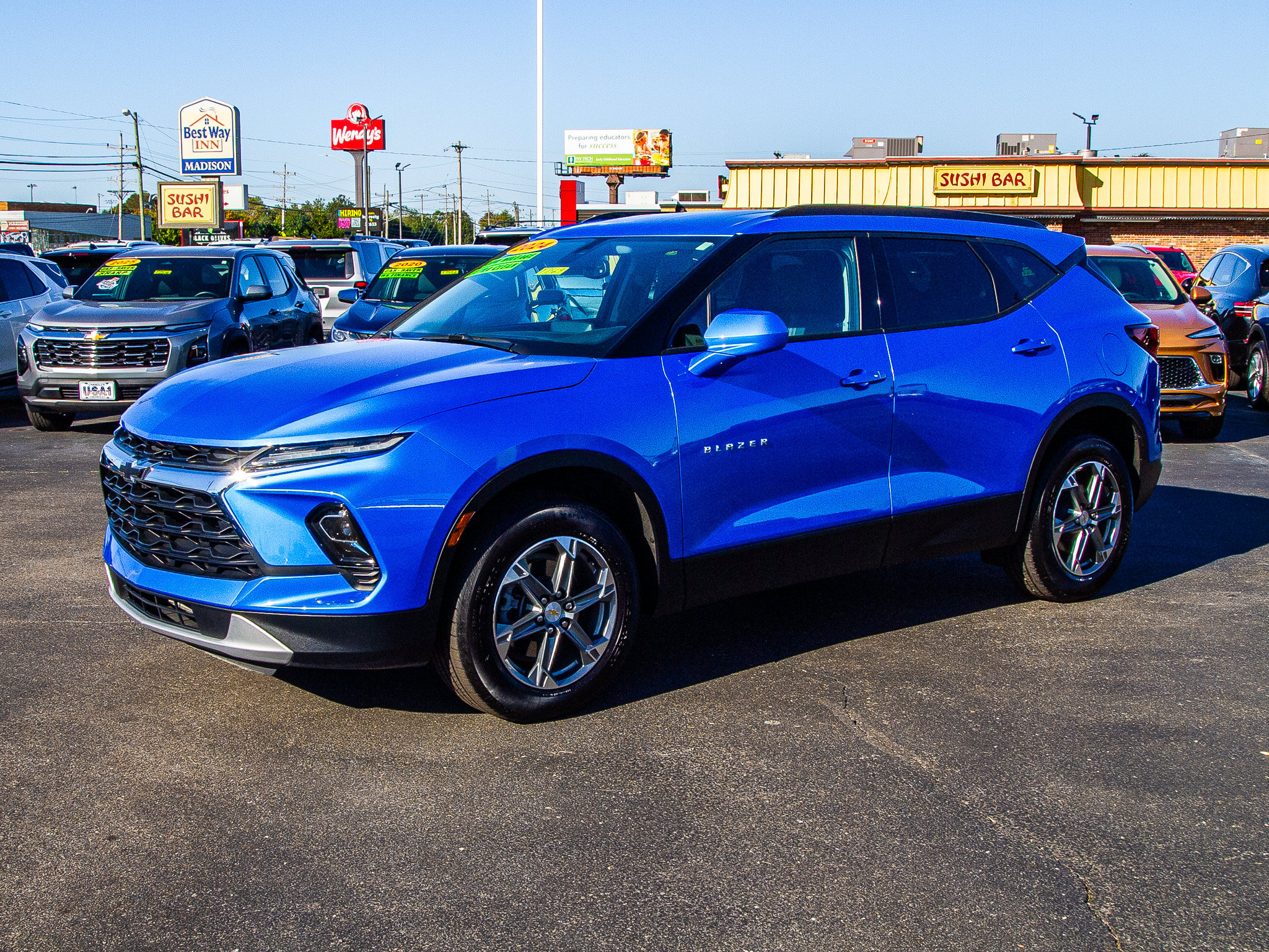 Used 2024 Chevrolet Blazer LT w/ Convenience Package FWD image 3