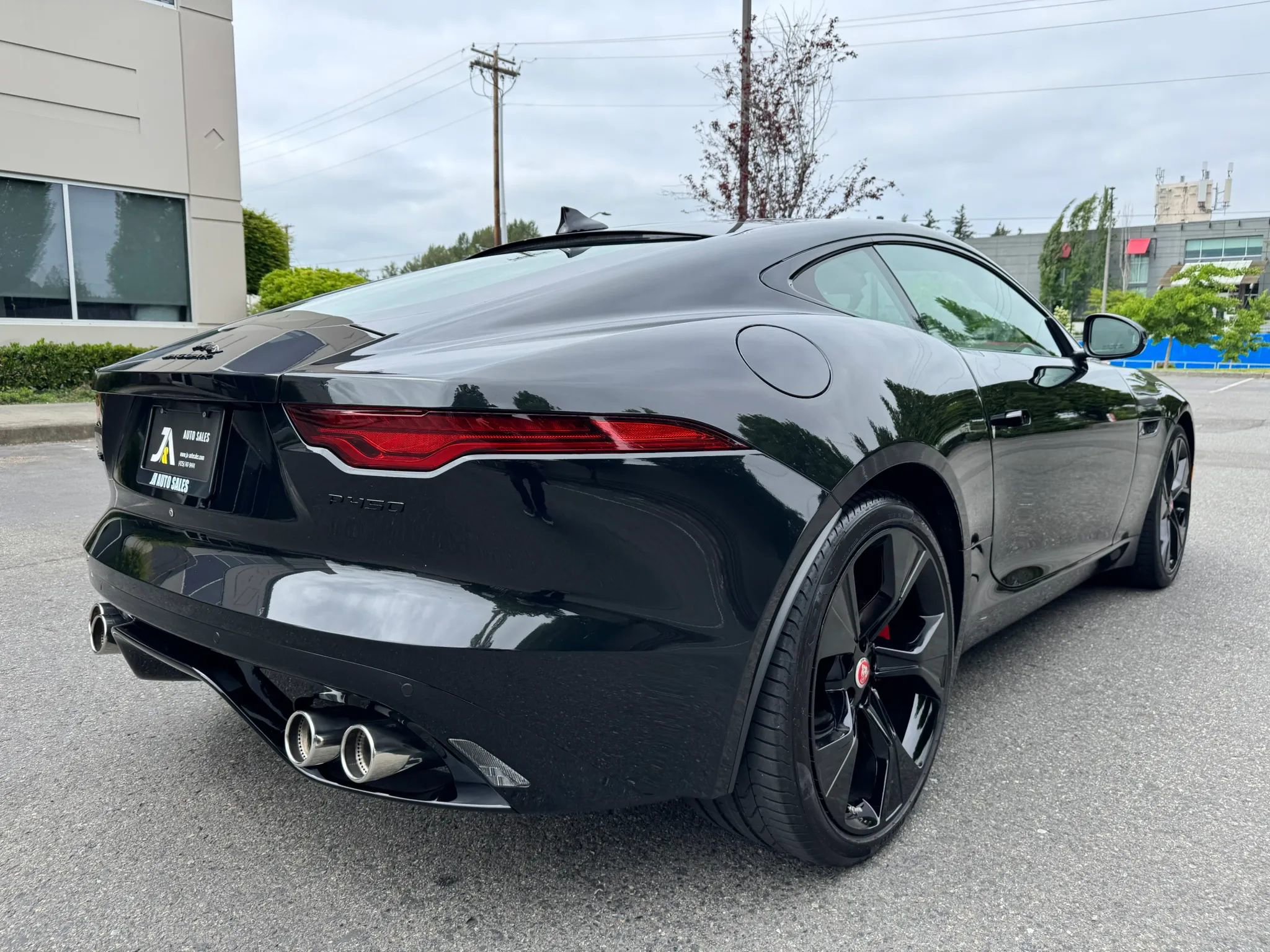 Used 2023 Jaguar F-TYPE Coupe RWD image 10