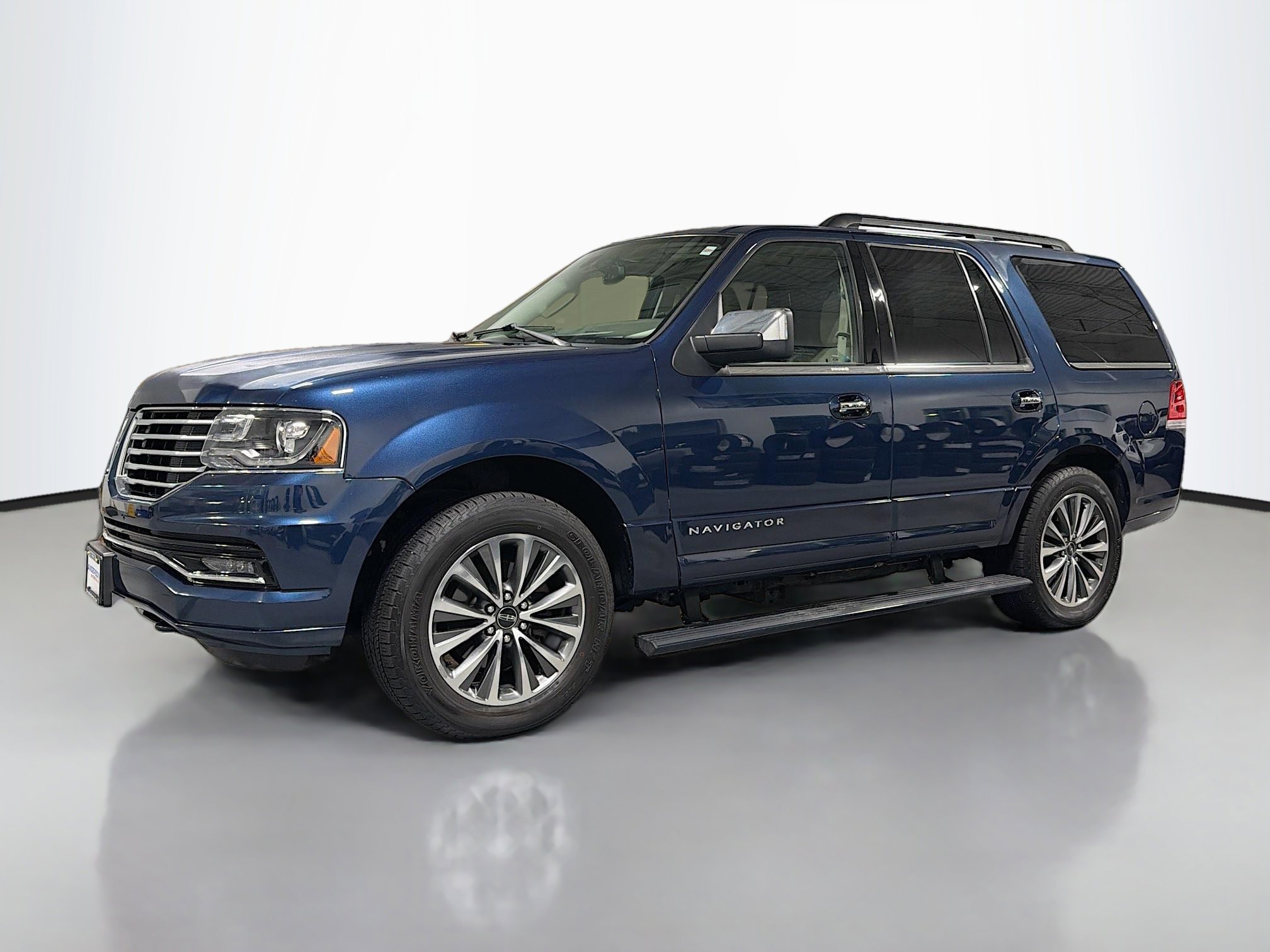 Used 2017 Lincoln Navigator Select image 3
