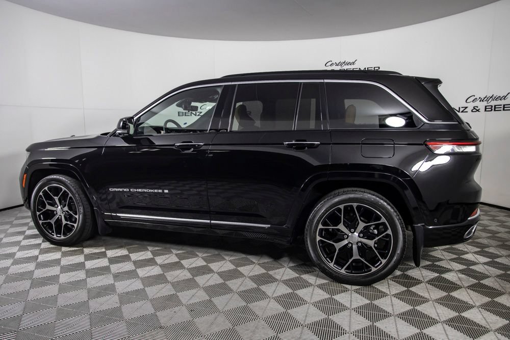 Used 2024 Jeep Grand Cherokee Summit AWD/4WD image 10