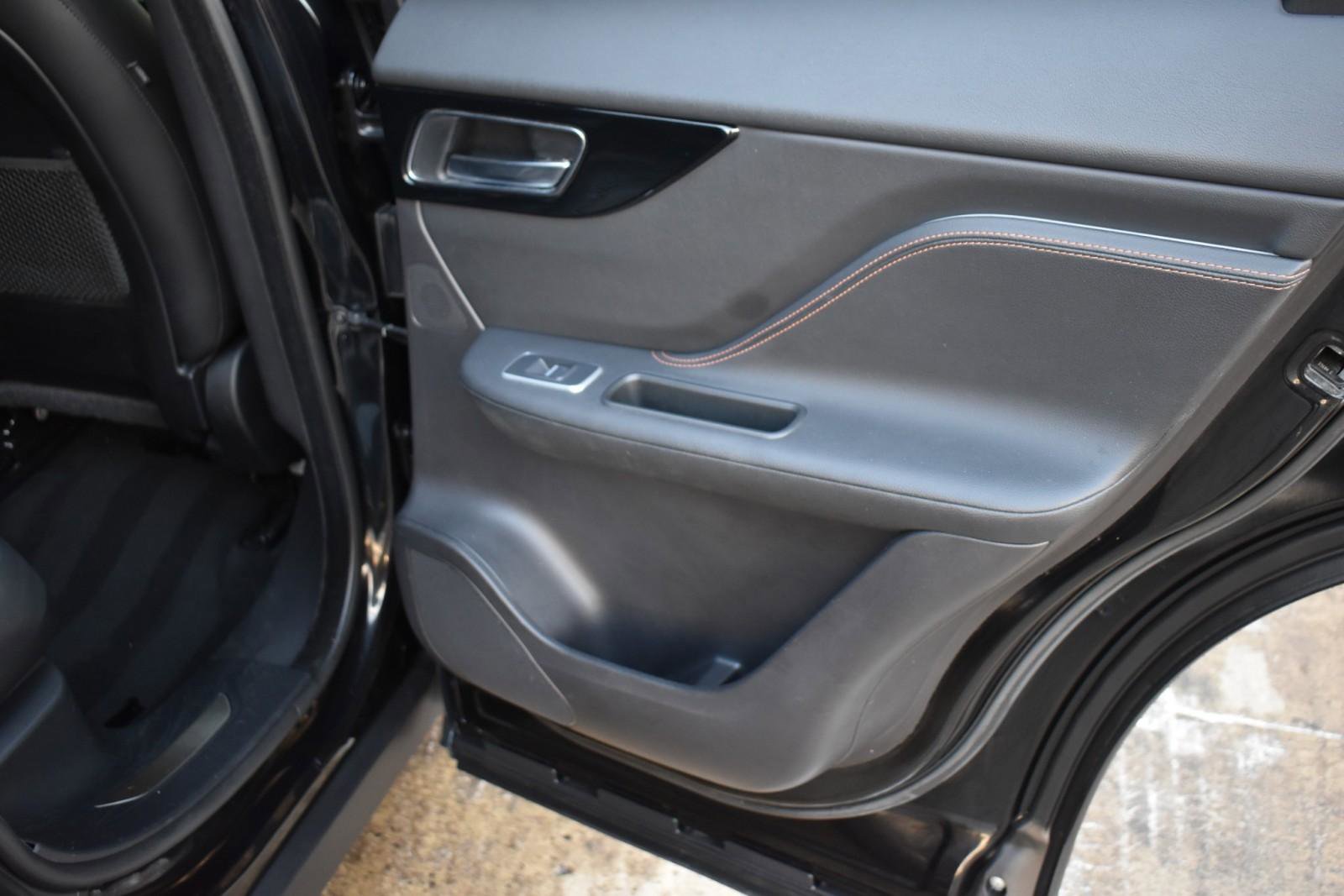 Used 2019 Jaguar F-PACE Prestige image 40