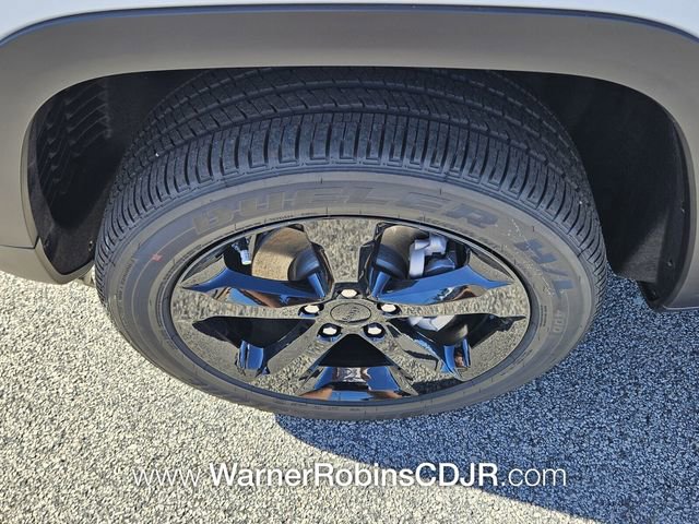 New 2025 Jeep Grand Cherokee Altitude image 17