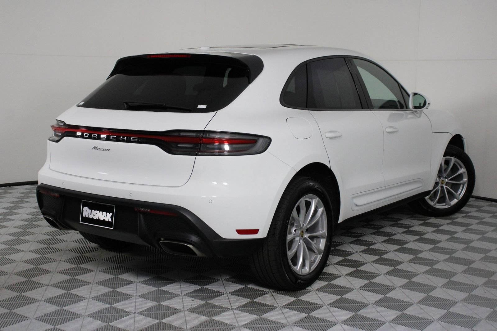 Certified 2026 Porsche Macan AWD/4WD image 7