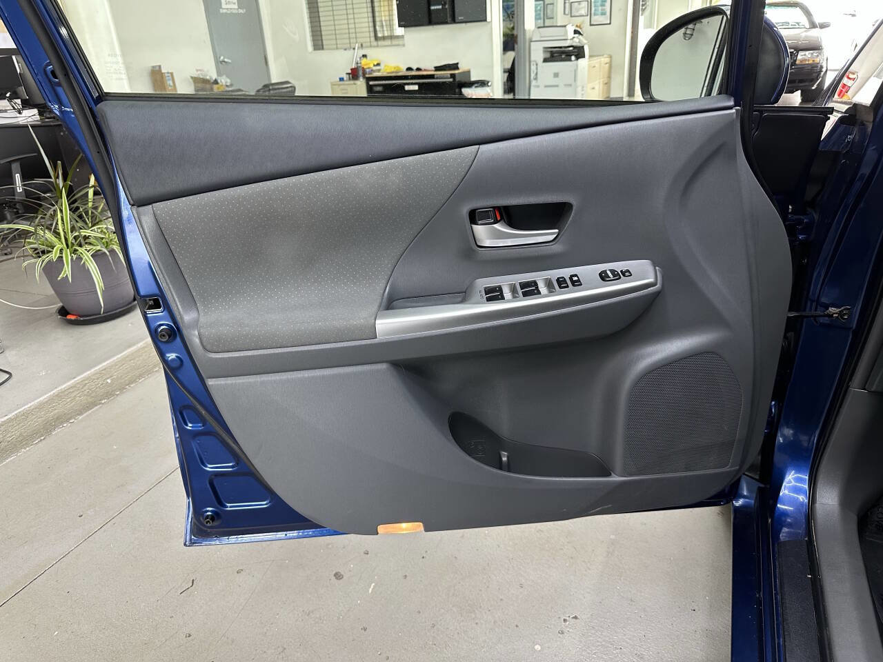 Used 2012 Toyota Prius V image 10