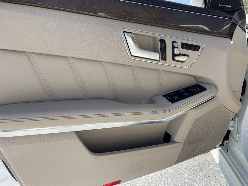 Used 2014 Mercedes-Benz E 550 4MATIC Sedan image 28