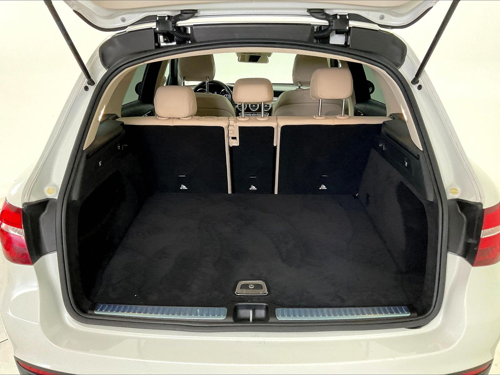 Used 2018 Mercedes-Benz GLC 300 4MATIC image 40