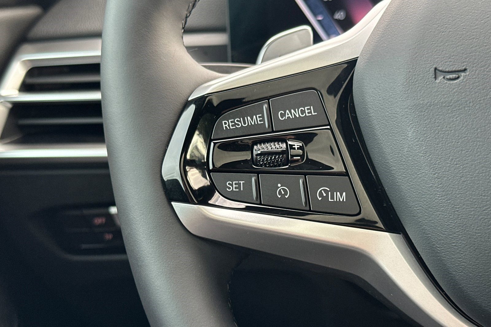 Used 2025 BMW 230i Coupe w/ Premium Package image 30