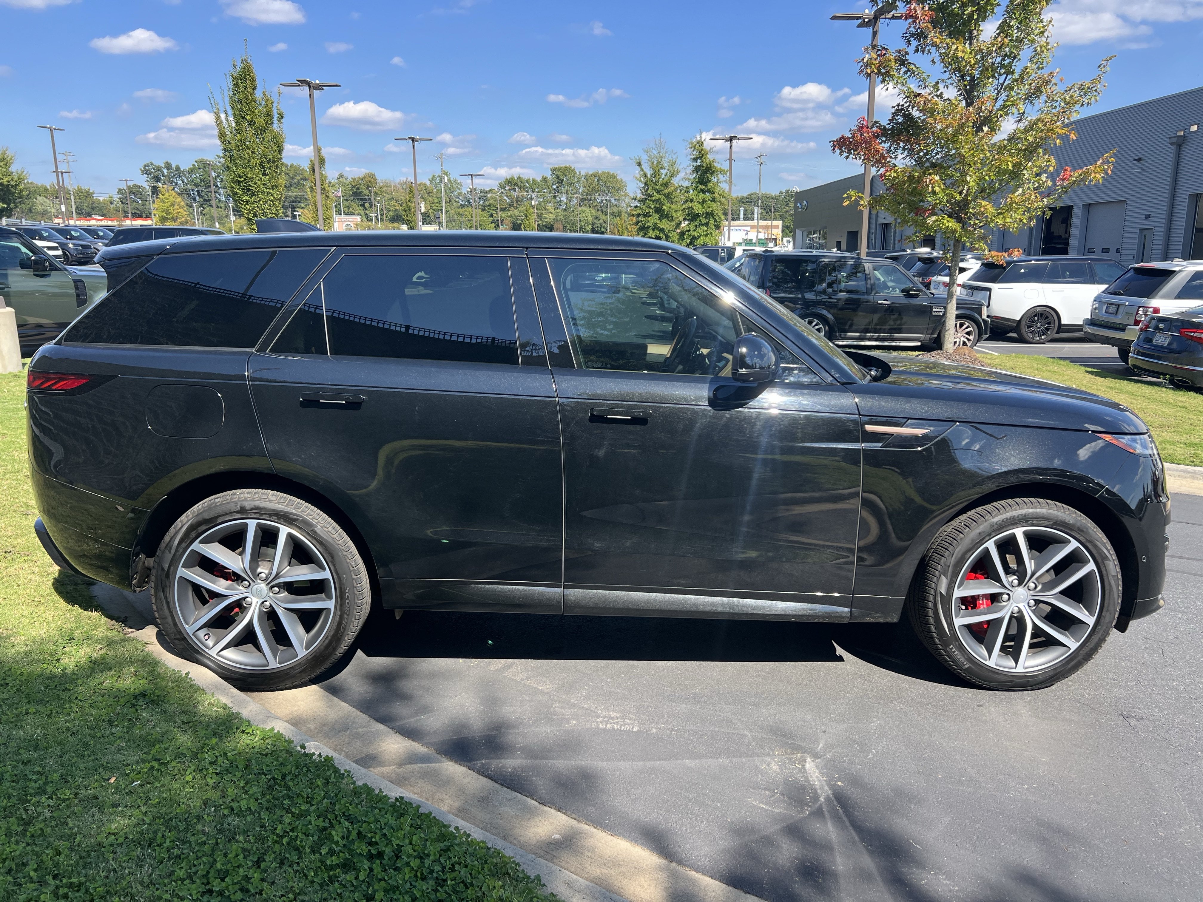 Used 2023 Land Rover Range Rover Sport SE Dynamic AWD/4WD image 9