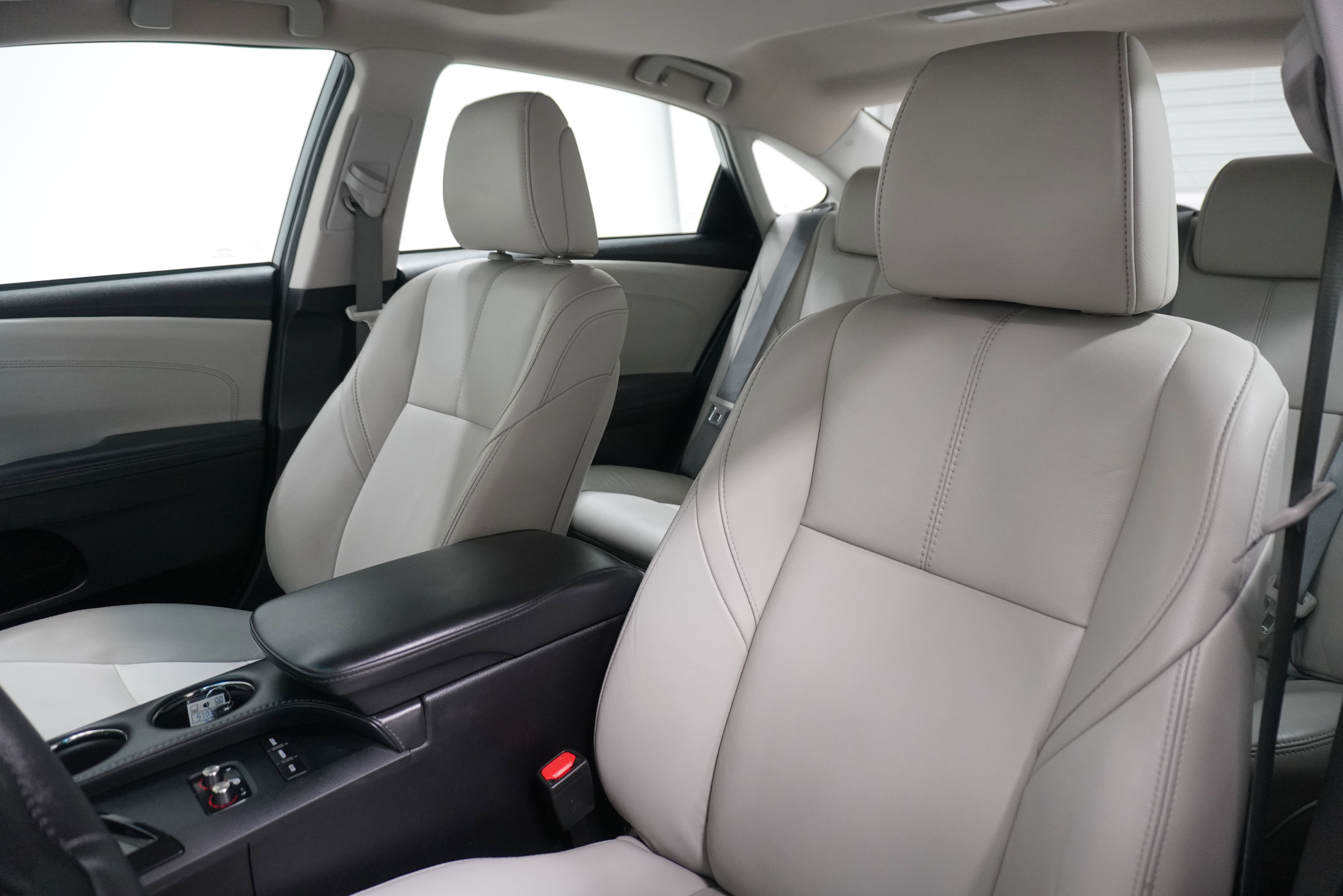 Used 2017 Toyota Avalon XLE image 10