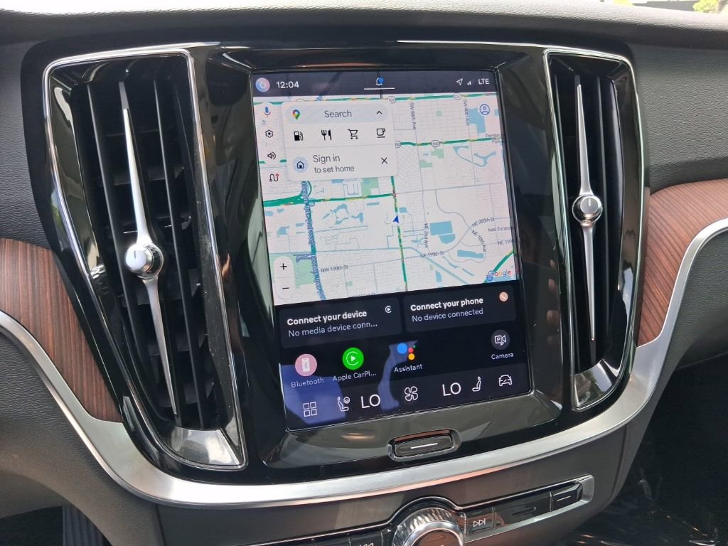 Used 2024 Volvo S60 B5 Plus AWD/4WD image 22