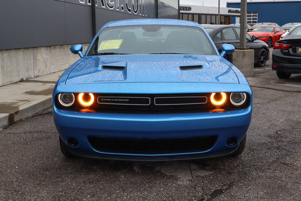 Used 2023 Dodge Challenger SXT image 2