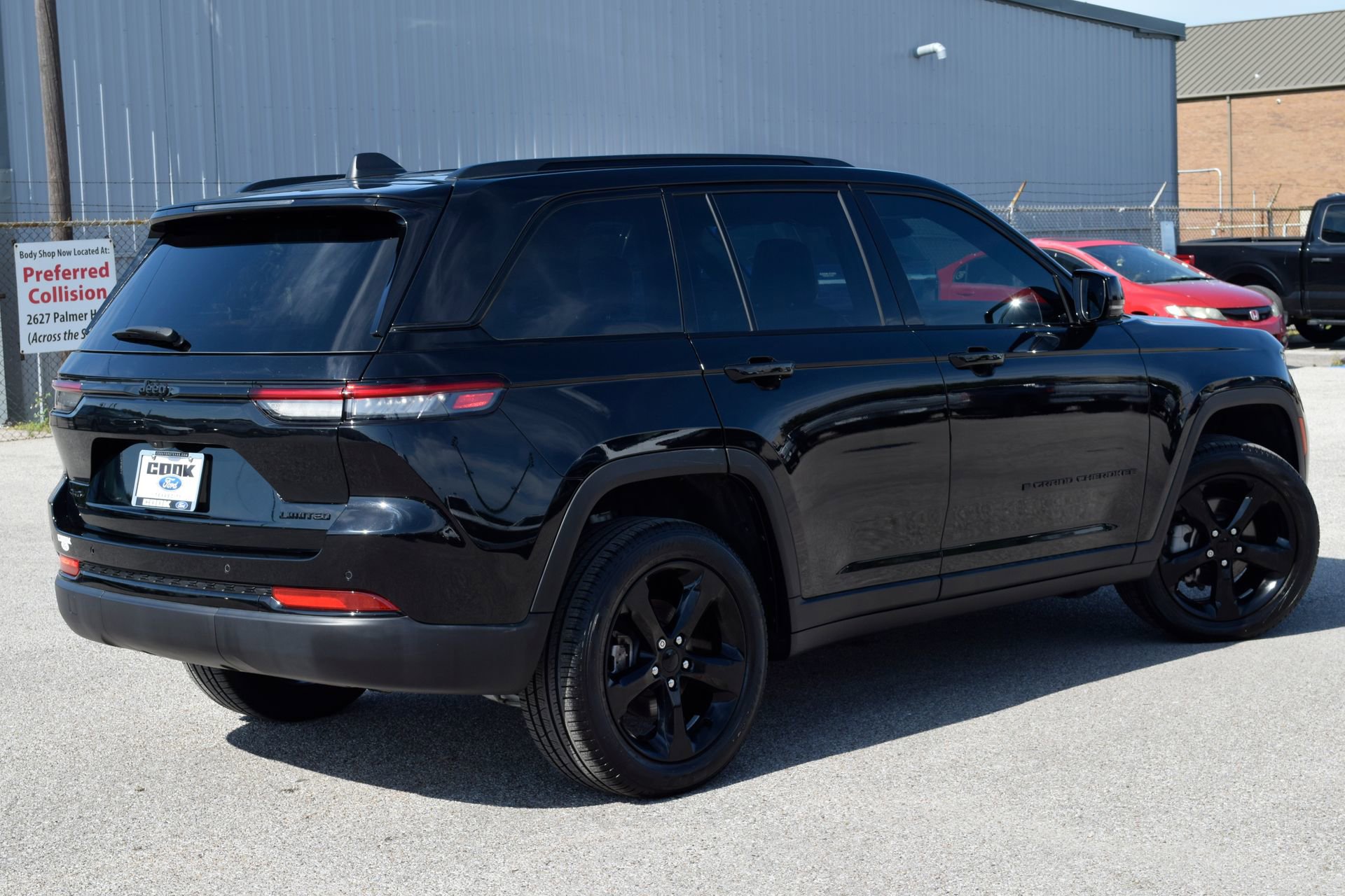 Used 2025 Jeep Grand Cherokee Limited w/ Black Appearance Package AWD/4WD image 6