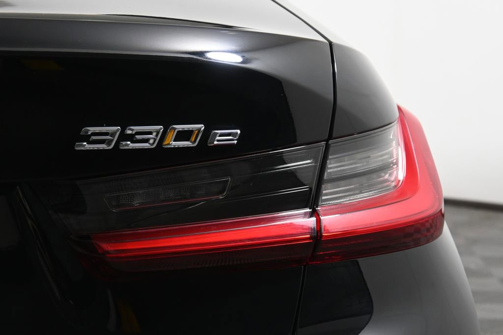 Used 2021 BMW 330e xDrive w/ Convenience Package image 13