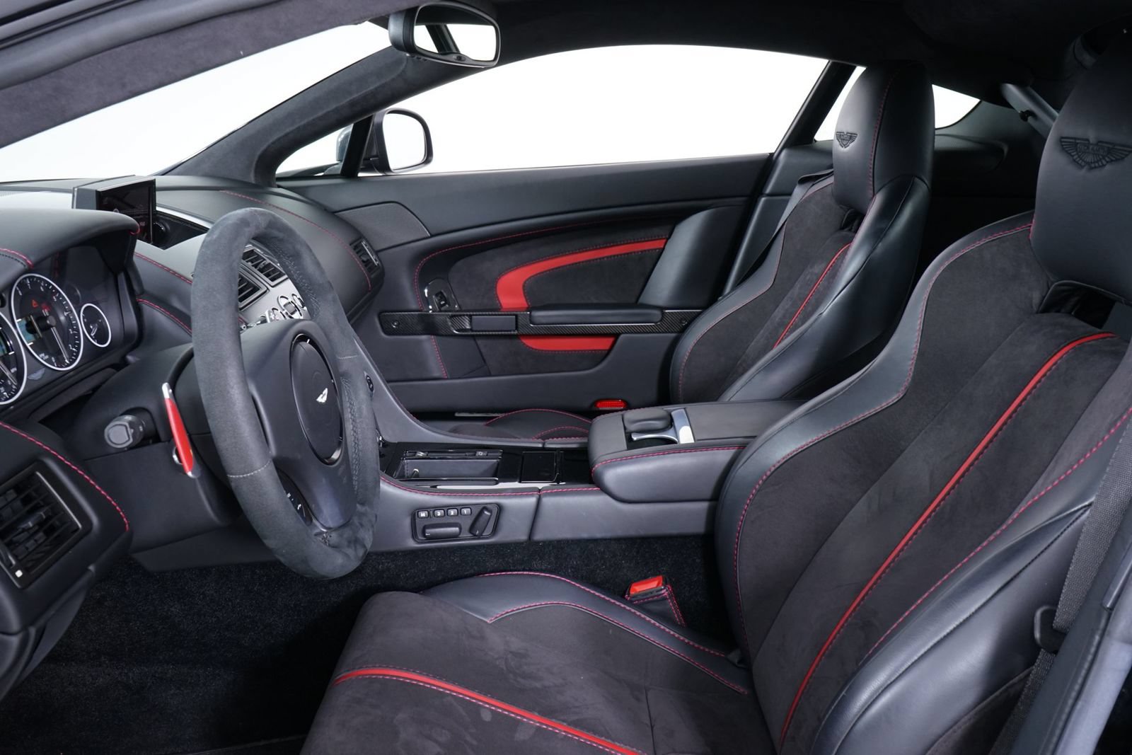 Used 2015 Aston Martin V12 Vantage S RWD image 5