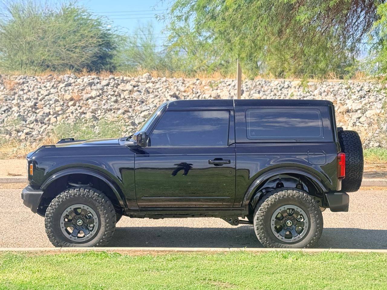 Used 2022 Ford Bronco 2-Door AWD/4WD image 2