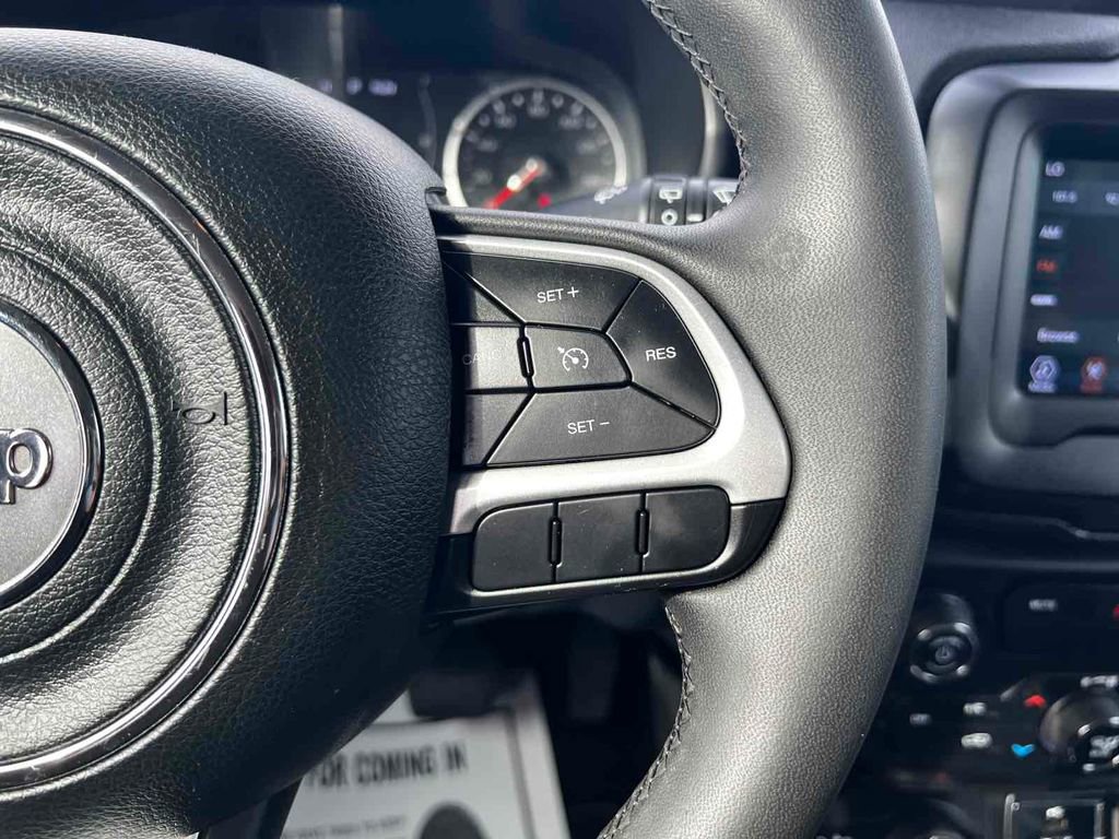 Used 2018 Jeep Renegade Latitude image 22