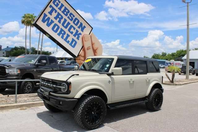 Used 2025 Ford Bronco Outer Banks AWD/4WD image 1
