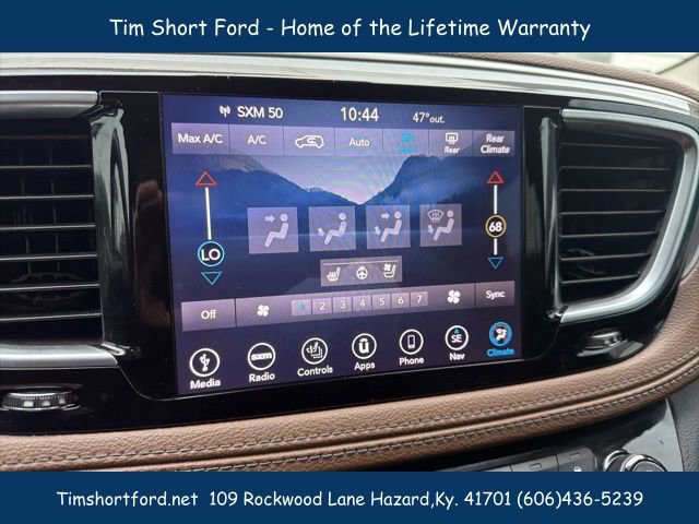 Used 2018 Chrysler Pacifica Limited w/ Tire & Wheel Group image 13