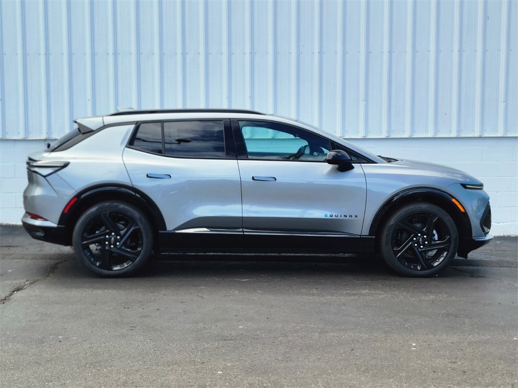 New 2025 Chevrolet Equinox EV RS image 2