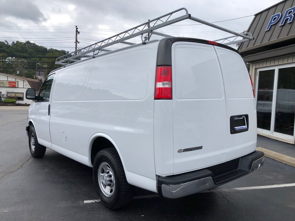 Used 2019 Chevrolet Express 3500 w/ Driver Convenience Package RWD image 4
