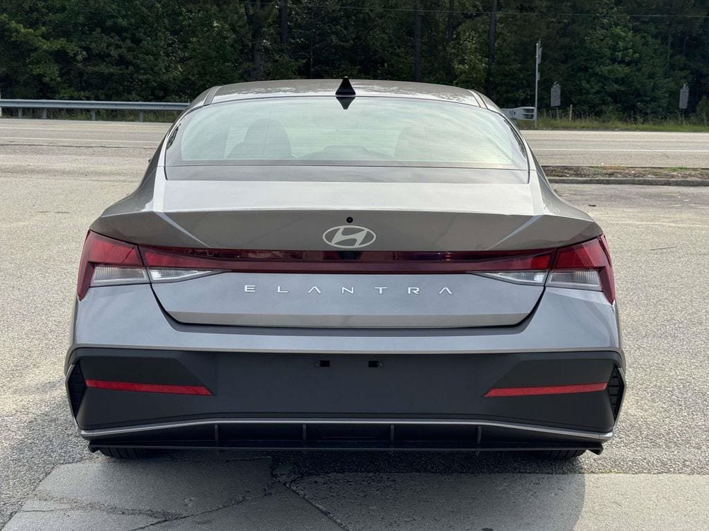 Used 2024 Hyundai Elantra SEL FWD image 23