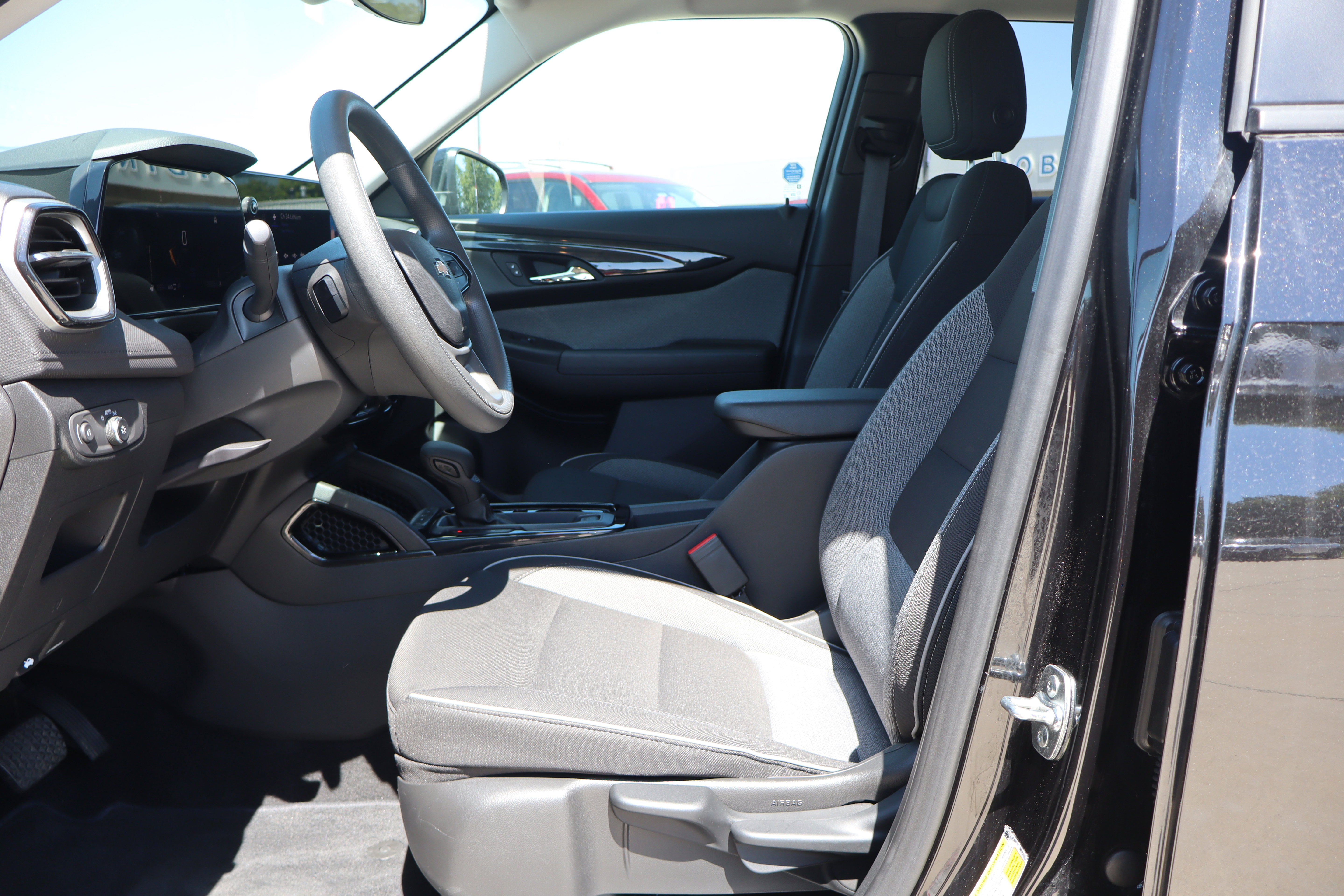 Used 2025 Chevrolet TrailBlazer LT AWD/4WD image 10
