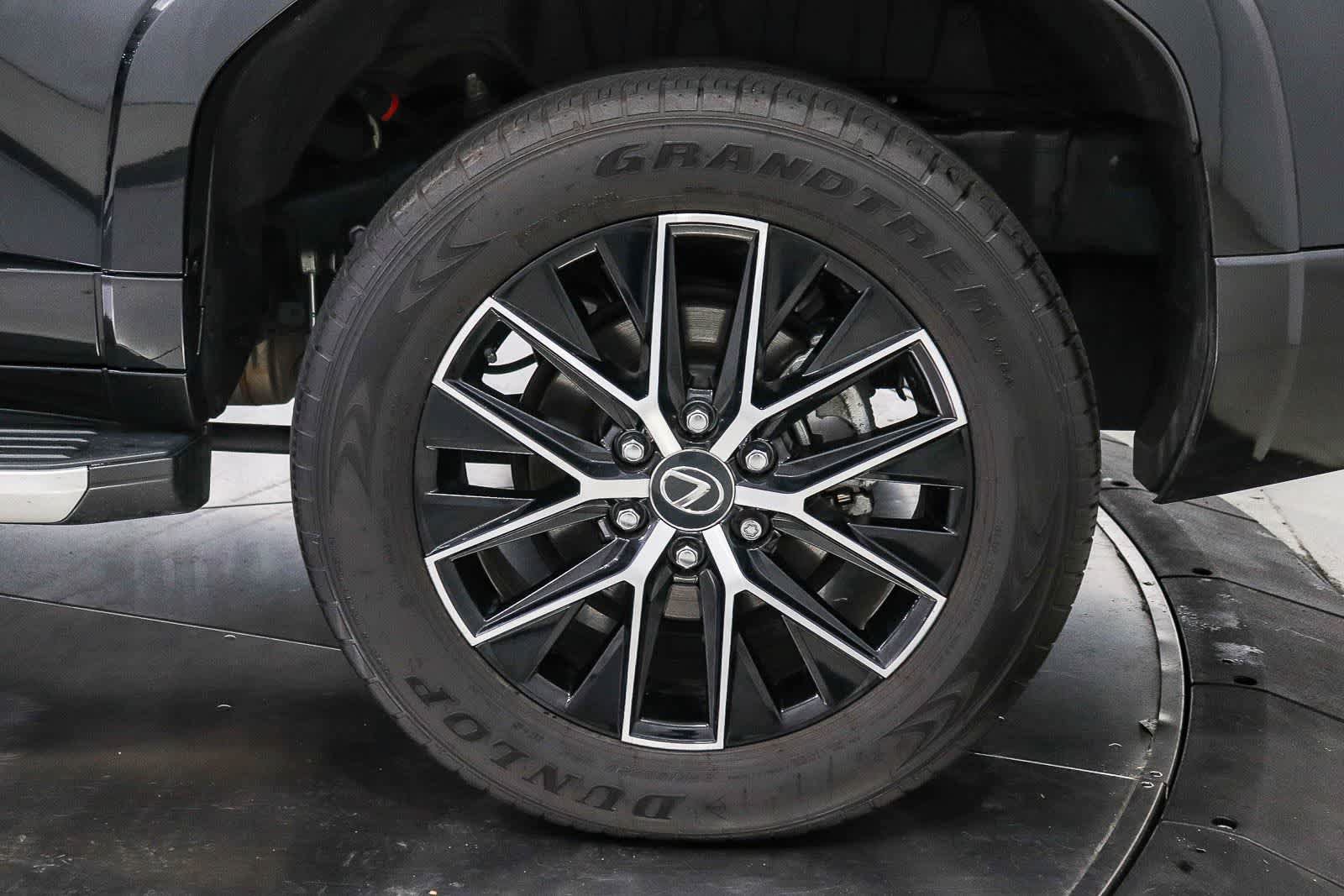 Used 2024 Lexus GX 550 w/ Accessory Package (Z1) AWD/4WD image 10