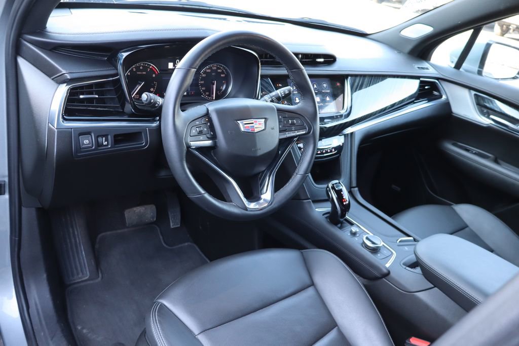 Used 2025 Cadillac XT6 Premium Luxury image 5