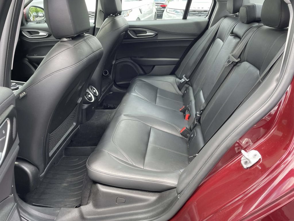Used 2017 Alfa Romeo Giulia AWD image 17