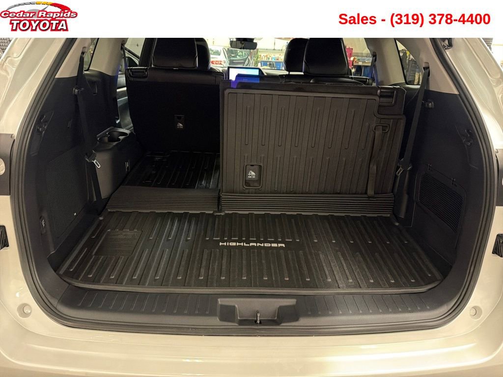 Used 2023 Toyota Highlander Limited image 24