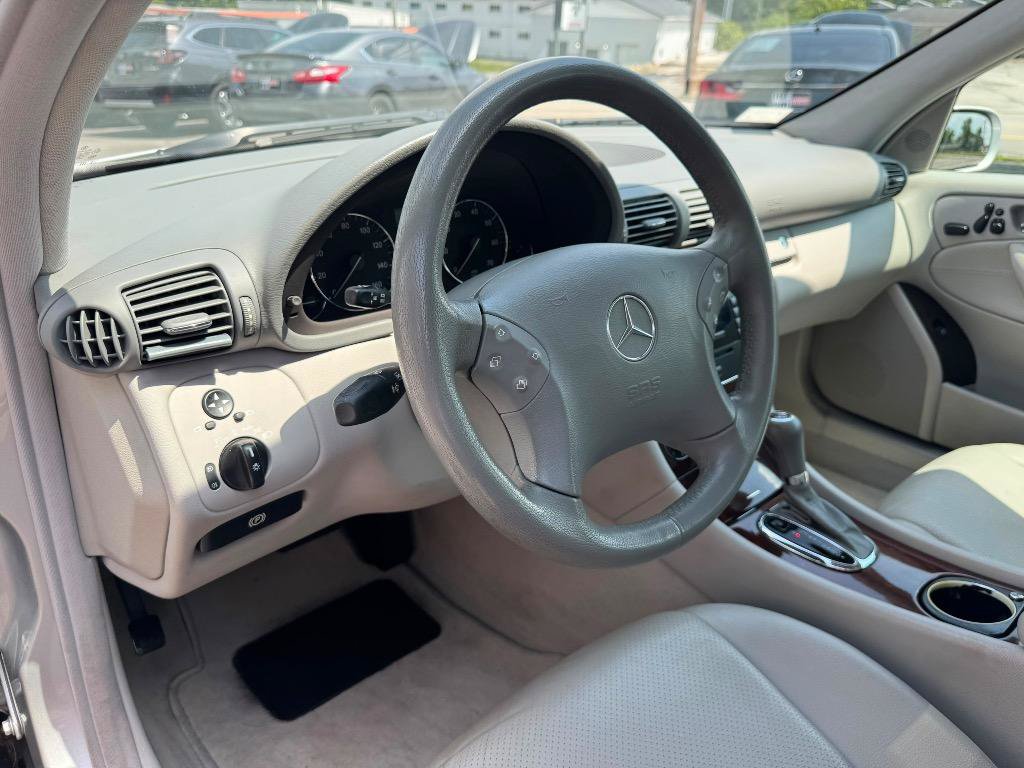 Used 2005 Mercedes-Benz C 320 Sedan image 14