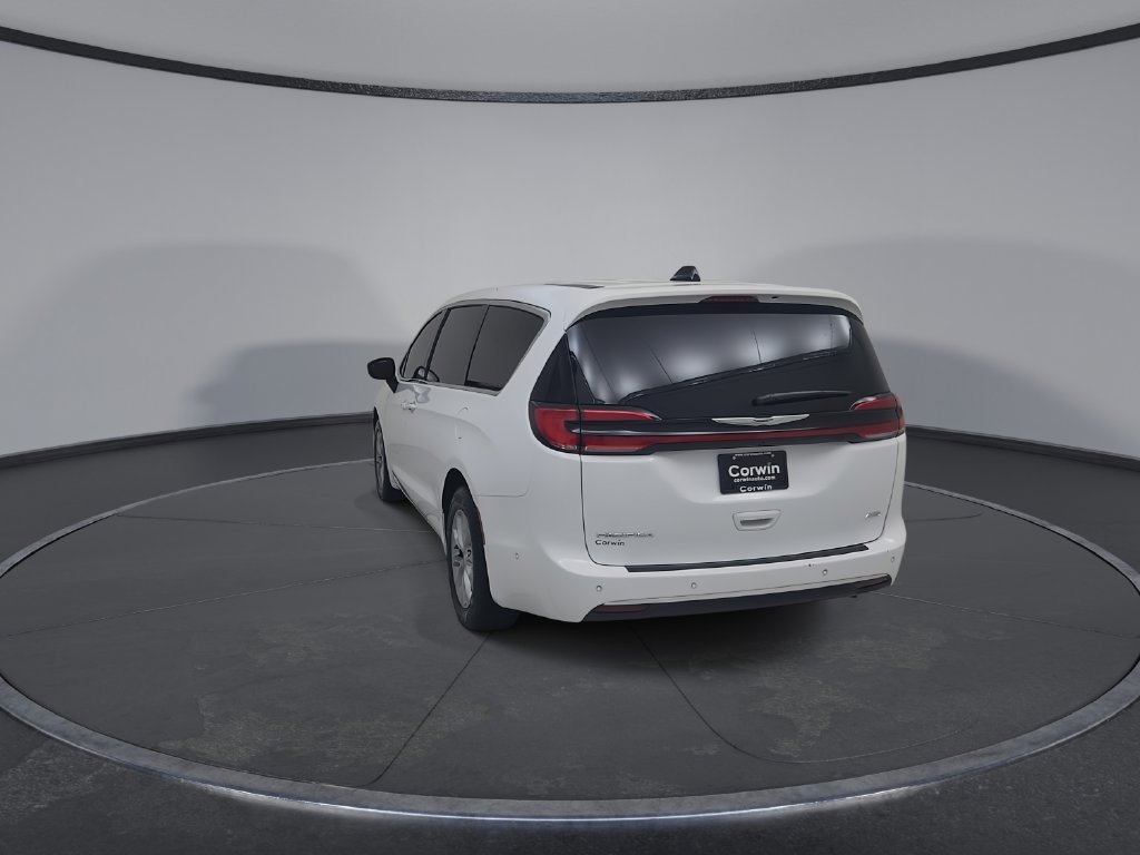 Certified 2025 Chrysler Pacifica Select AWD/4WD image 14