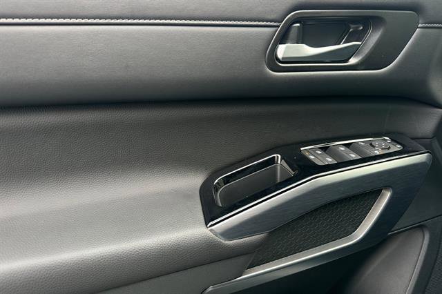 New 2025 Nissan Pathfinder SL image 11