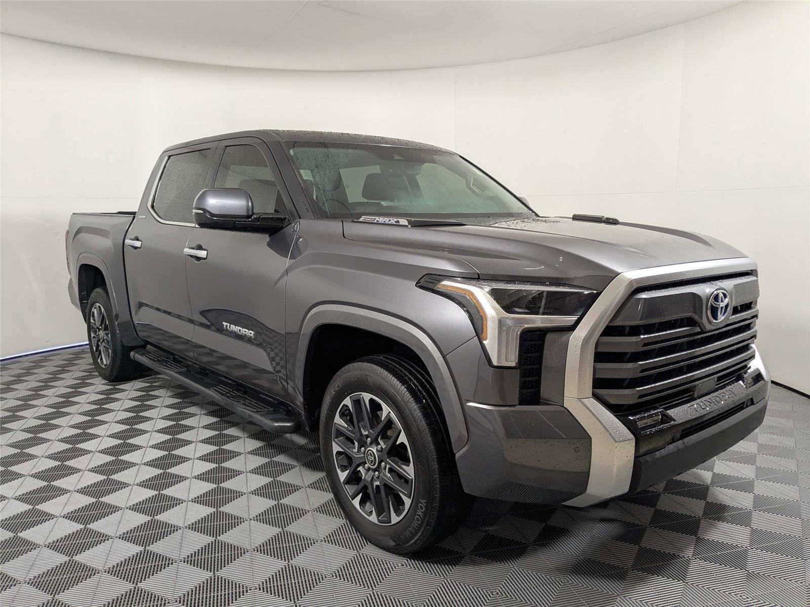 Used 2024 Toyota Tundra Limited AWD/4WD image 4