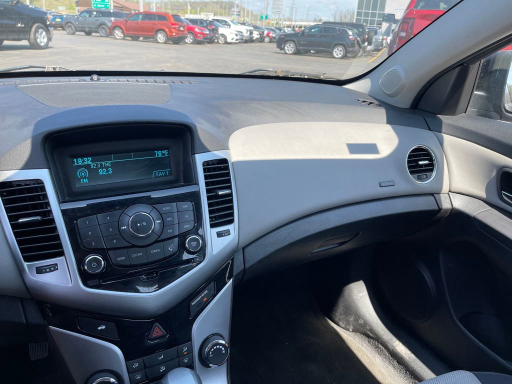 Used 2015 Chevrolet Cruze LS FWD image 11