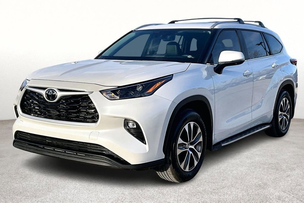 Used 2024 Toyota Highlander LE image 15