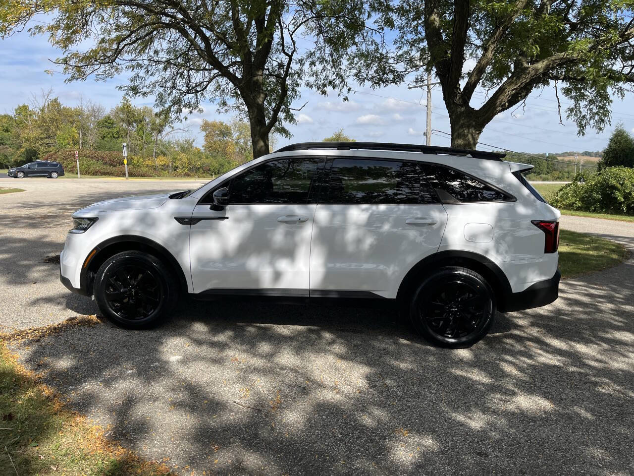 Used 2022 Kia Sorento S w/ Panoramic Sunroof Package image 2