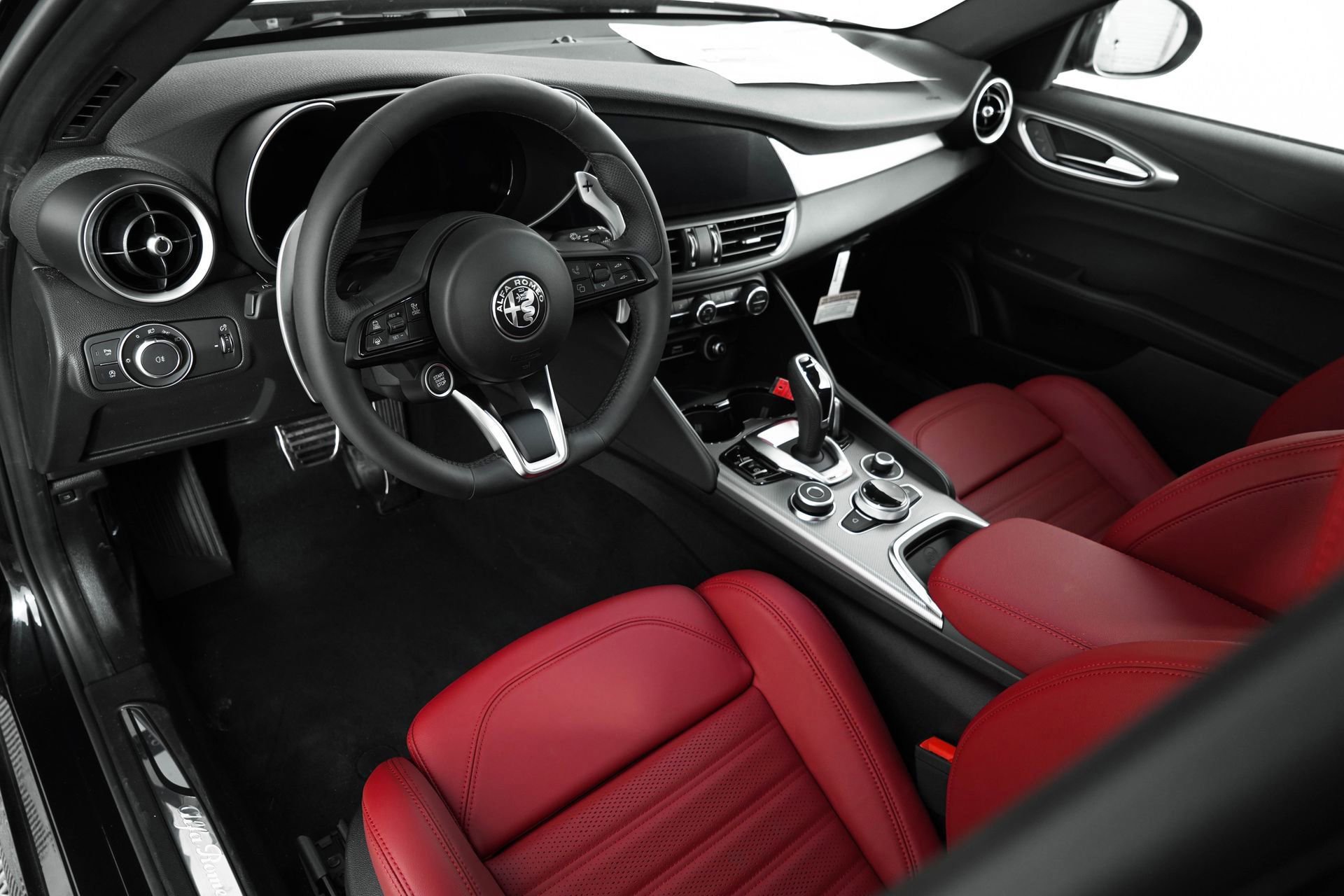 New 2025 Alfa Romeo Giulia w/ Veloce Package Rwd image 27