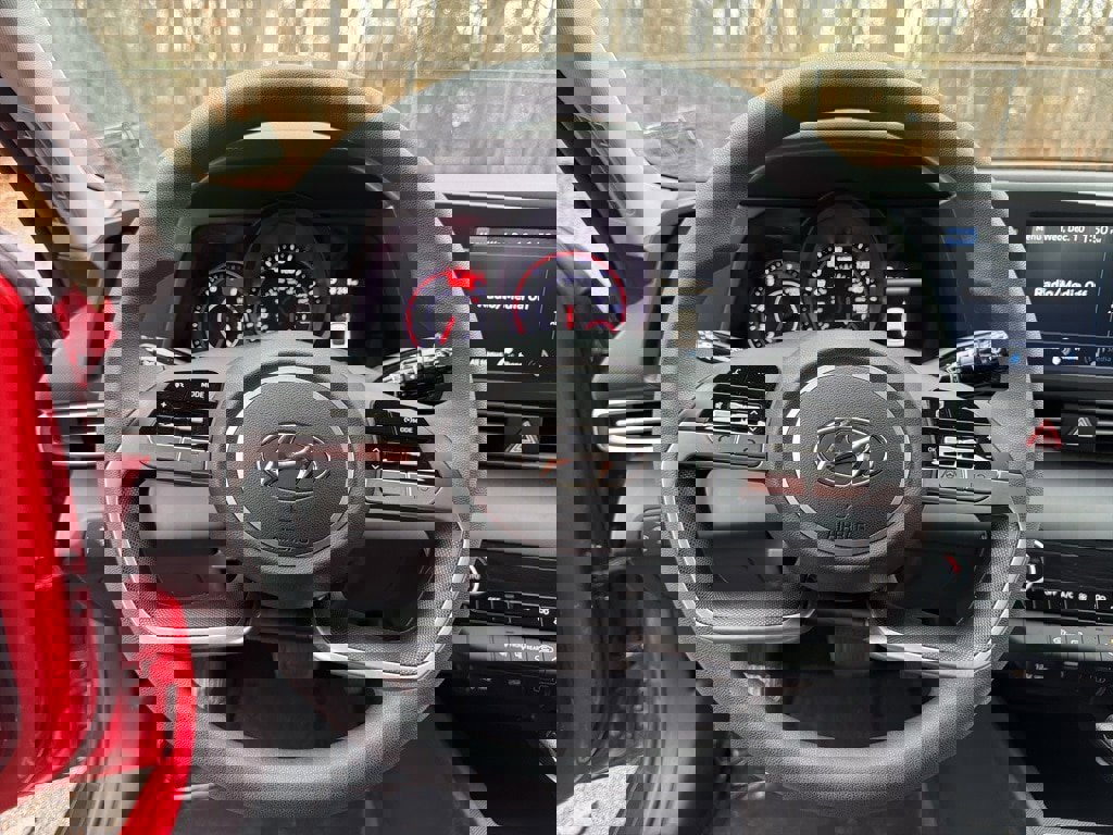 Certified 2022 Hyundai Elantra SEL image 18