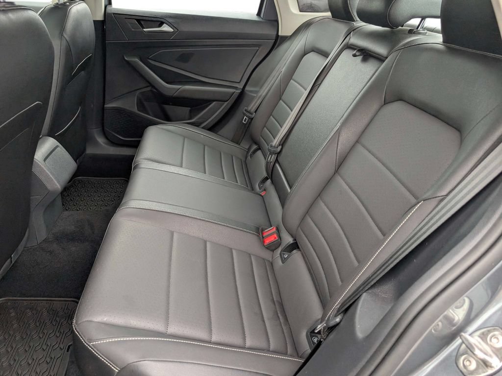 Used 2022 Volkswagen Jetta SE FWD image 16