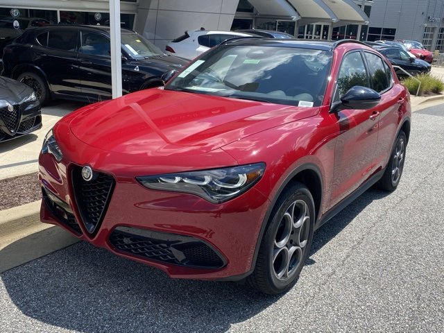 New 2025 Alfa Romeo Stelvio Sprint image 2