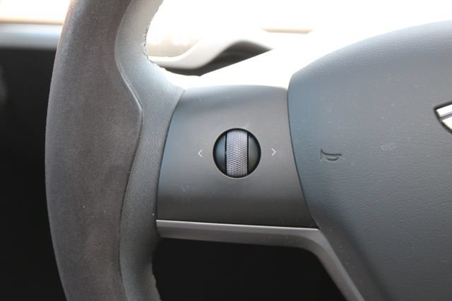 Used 2023 Tesla Model Y Long Range AWD/4WD image 18