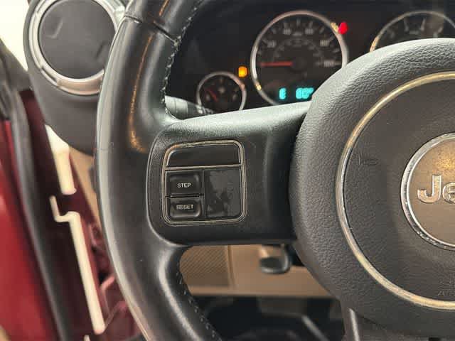 Used 2012 Jeep Wrangler Unlimited Rubicon w/ Dual Top Group AWD/4WD image 8