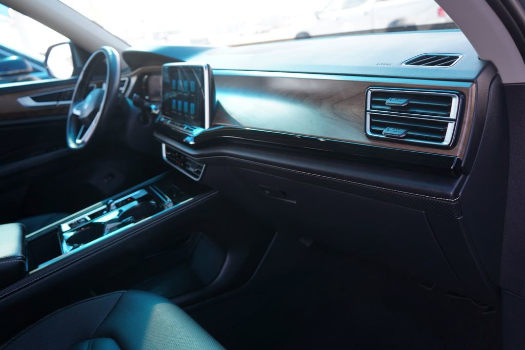 Used 2025 Volkswagen Atlas SE image 20
