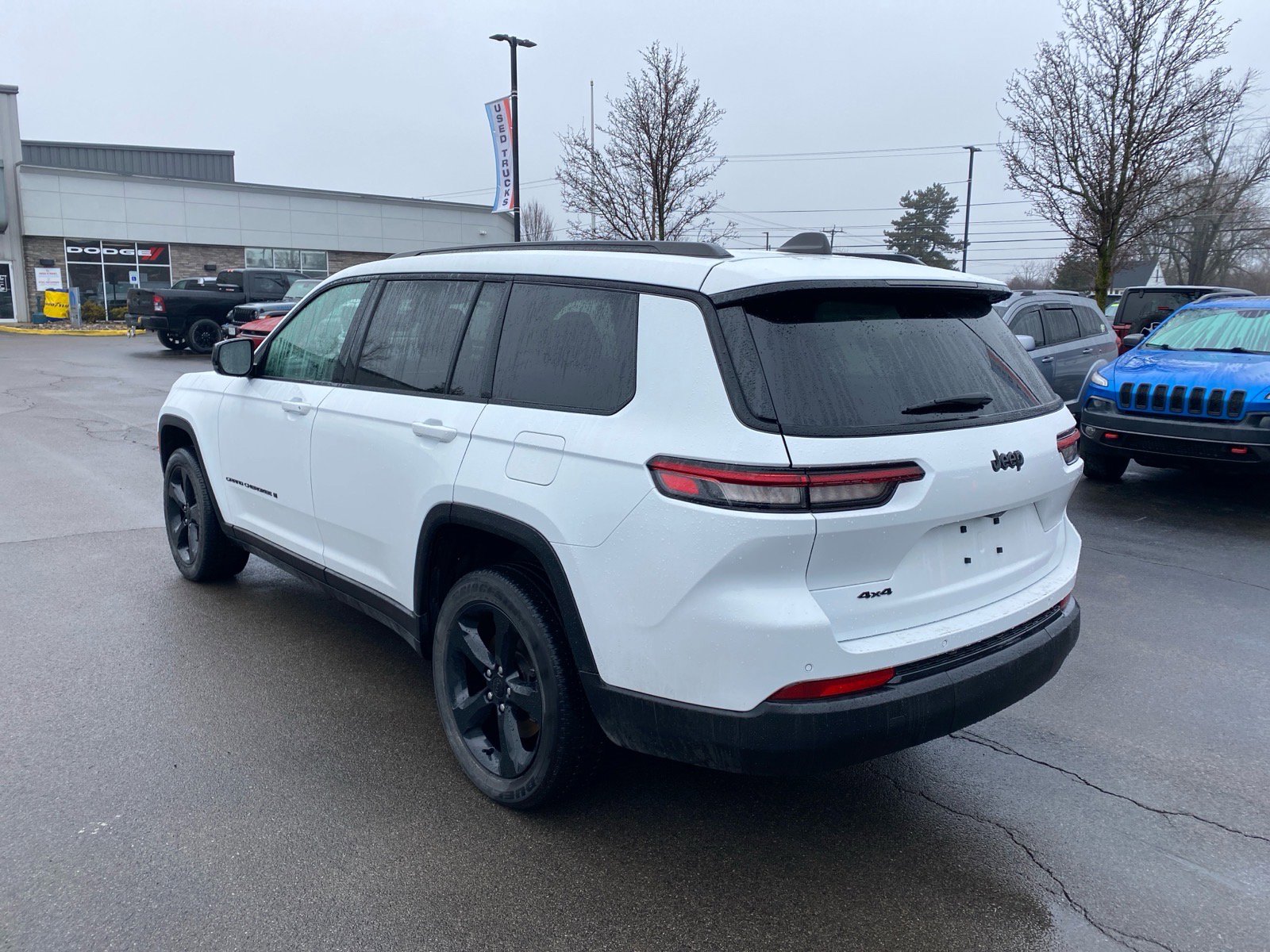 Used 2023 Jeep Grand Cherokee L Laredo AWD/4WD image 5