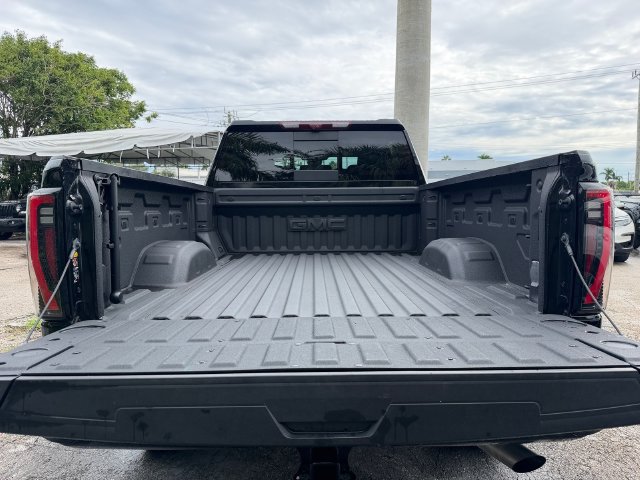Used 2025 GMC Sierra 2500 AT4 w/ Technology Package AWD/4WD image 14