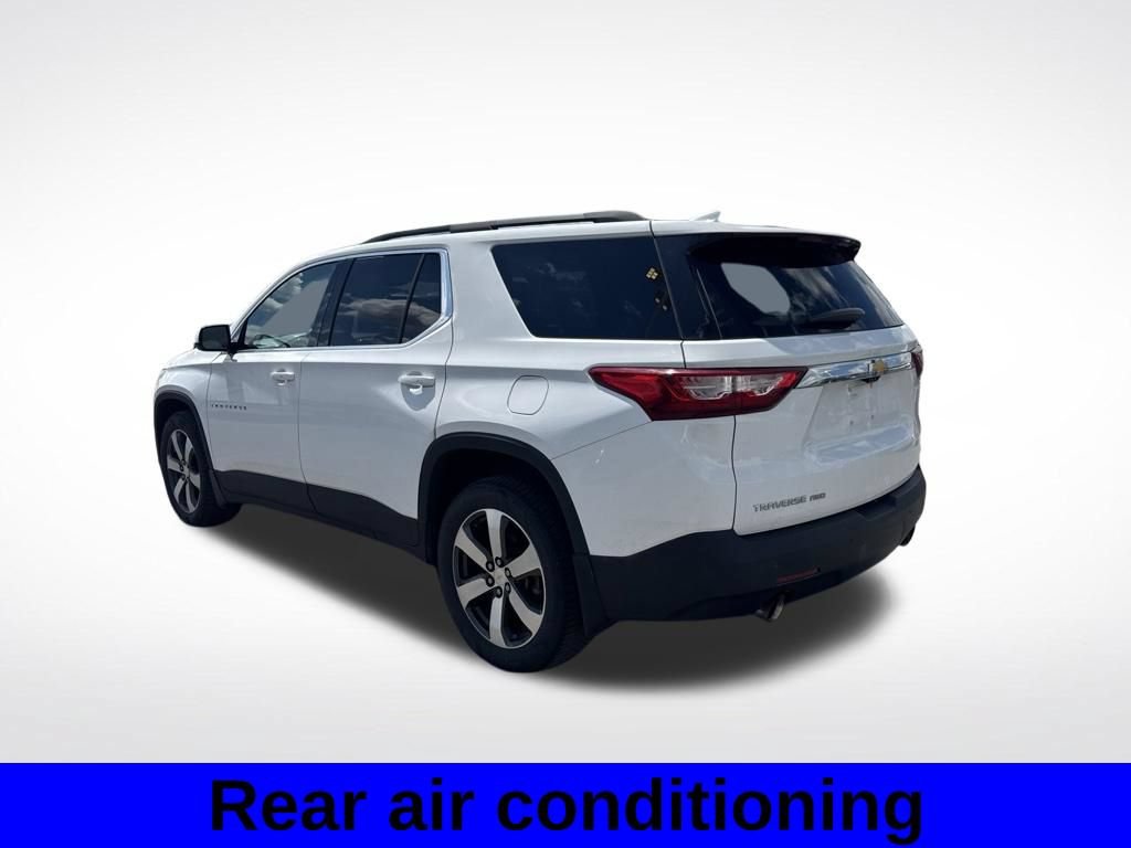 Used 2019 Chevrolet Traverse LT w/ LT Premium Package AWD/4WD image 3
